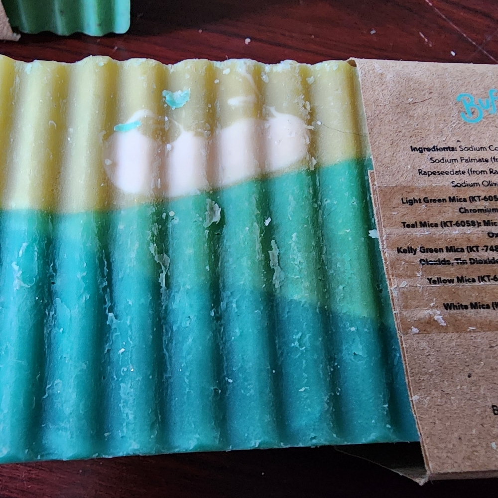 Aloe & Clover, Magnolia, and 5 O'Clock Soap Set. - Picture 4 of 14